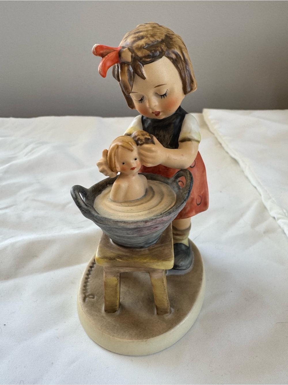 Hummel Doll Bath 319